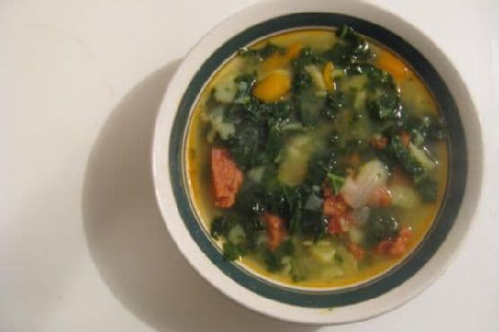 Caldo Verde - Sopa Colombiana de Col Rizada
